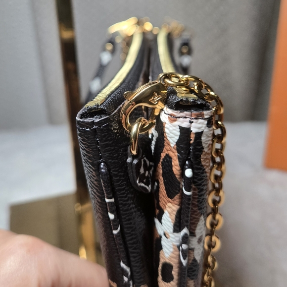 🔥 Louis Vuitton Pochette Double Zip Monogram Giant Jungle LIKE NEW! 🔥 - Picture 10 of 14